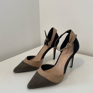 Stiletto heel with muted color block tones